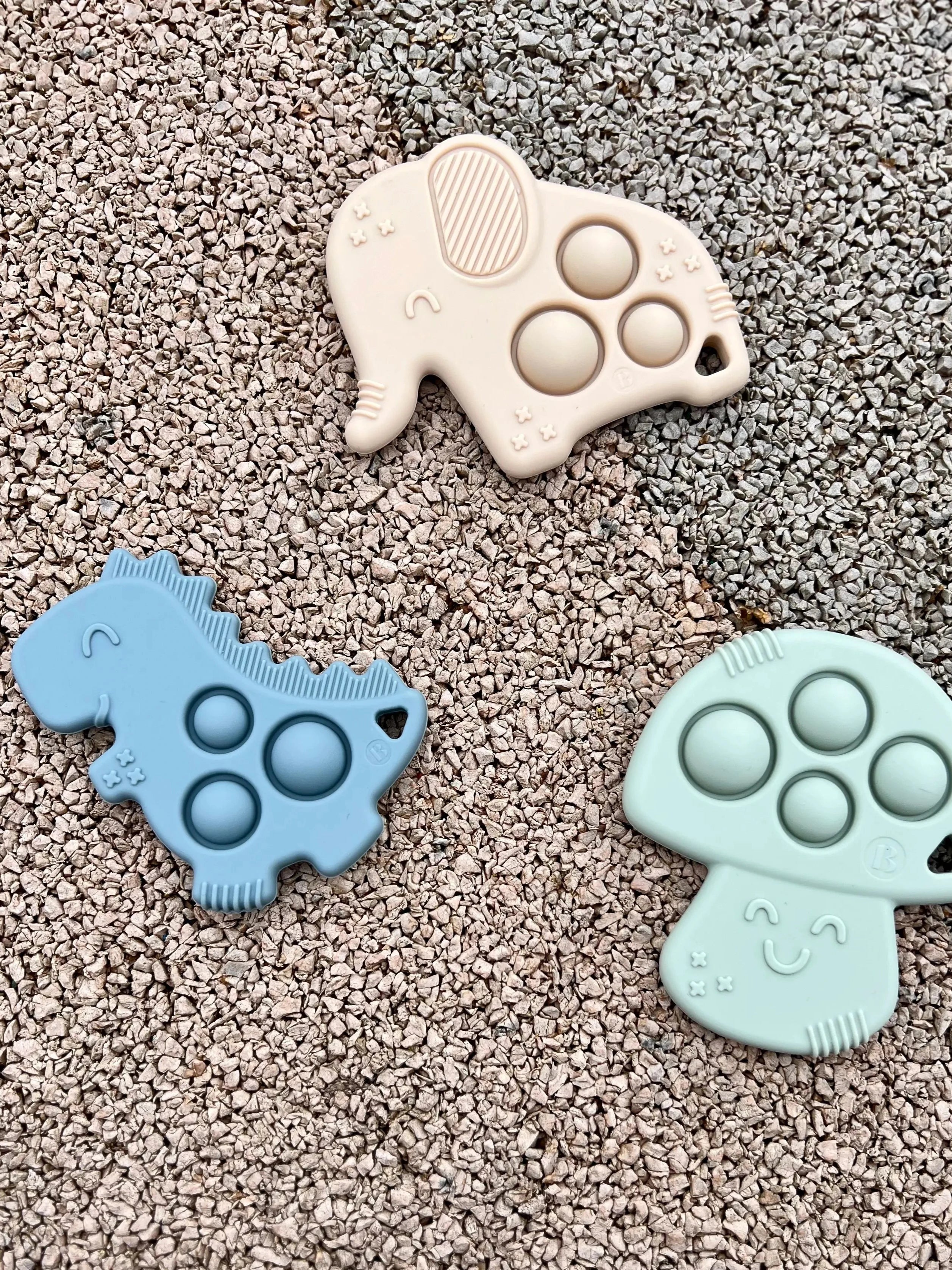 Anneaux de dentition Pop-It par Bim Bam Bloom. Soulagement des gencives douloureuses de baby.