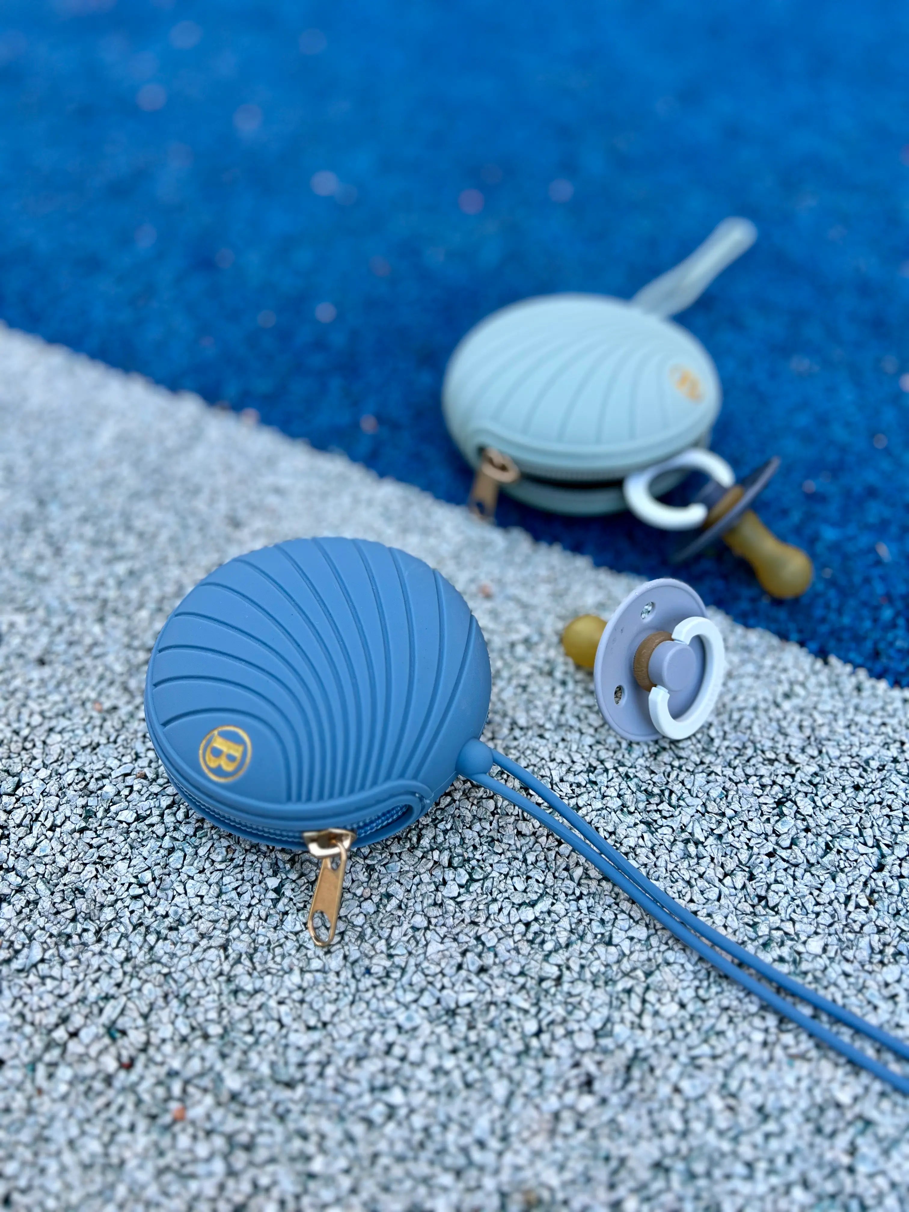 Boite a sucettes Bim Bam Bloom en silicone et a zip.