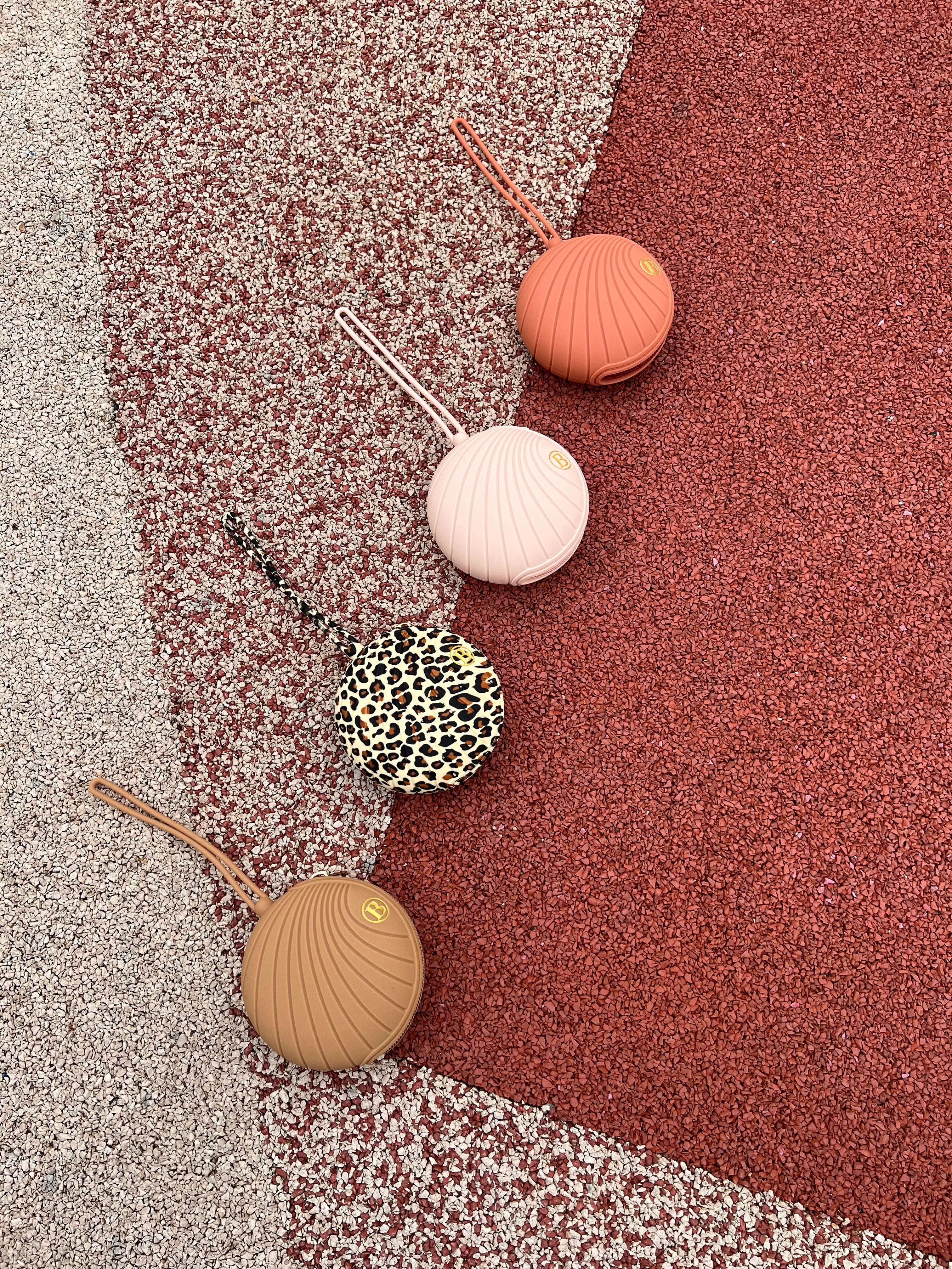 Etuis a tetines en silicone Bim Bam Bloom de differentes couleurs, terracotta, rose, leopard et camel.
