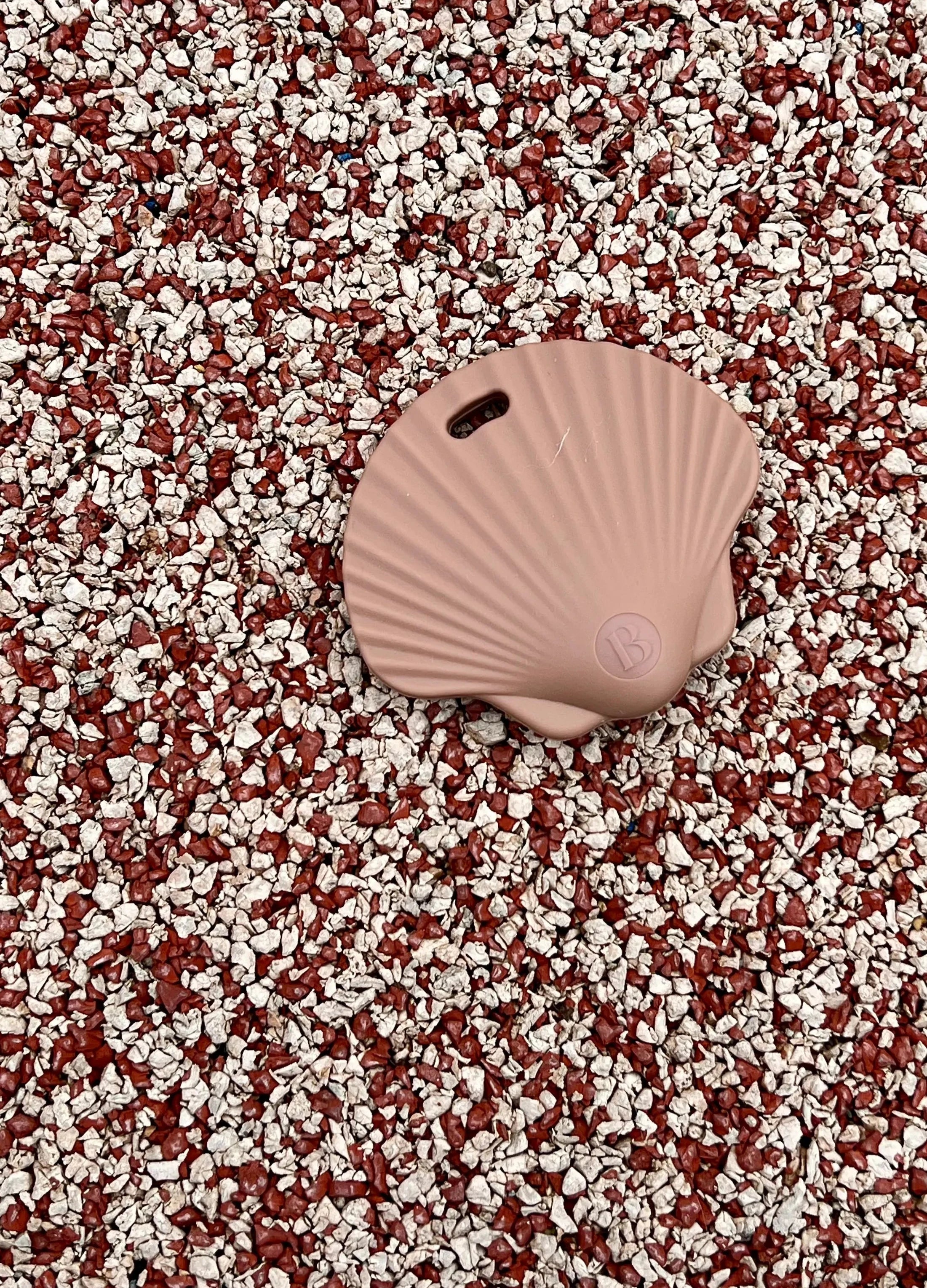 Aanneaux de dentition coquillage Shell Camel, un jouet de dentition en silicone sans BPA ni phtalates, doux et réconfortant pour soulager les gencives de bébé par Bim Bam Bloom