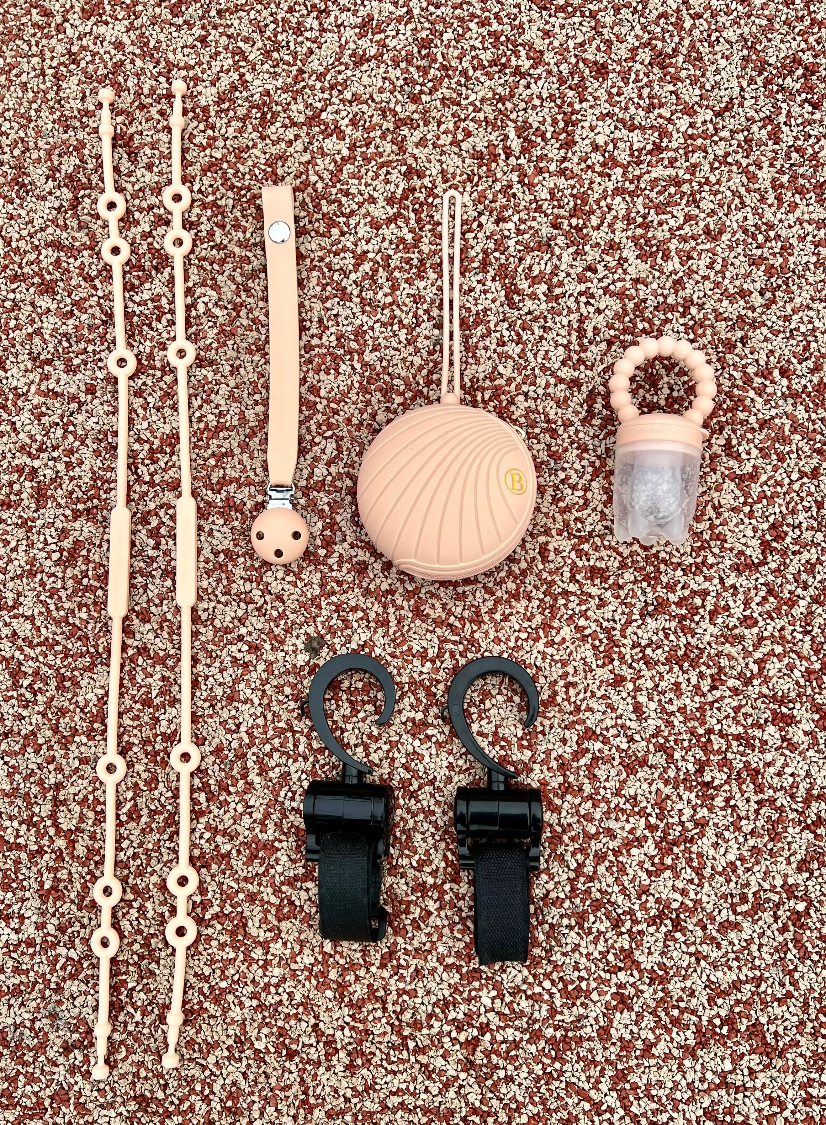 Coffret cadeau de naissance original, Pack Naissance Bim Bam Bloom en Rose, incluant une boîte à tétine, un attache-tétine, deux attaches doudou Lovie Link®, une tétine grignoteuse Yummy Tot’ et deux crochets pour poussette.