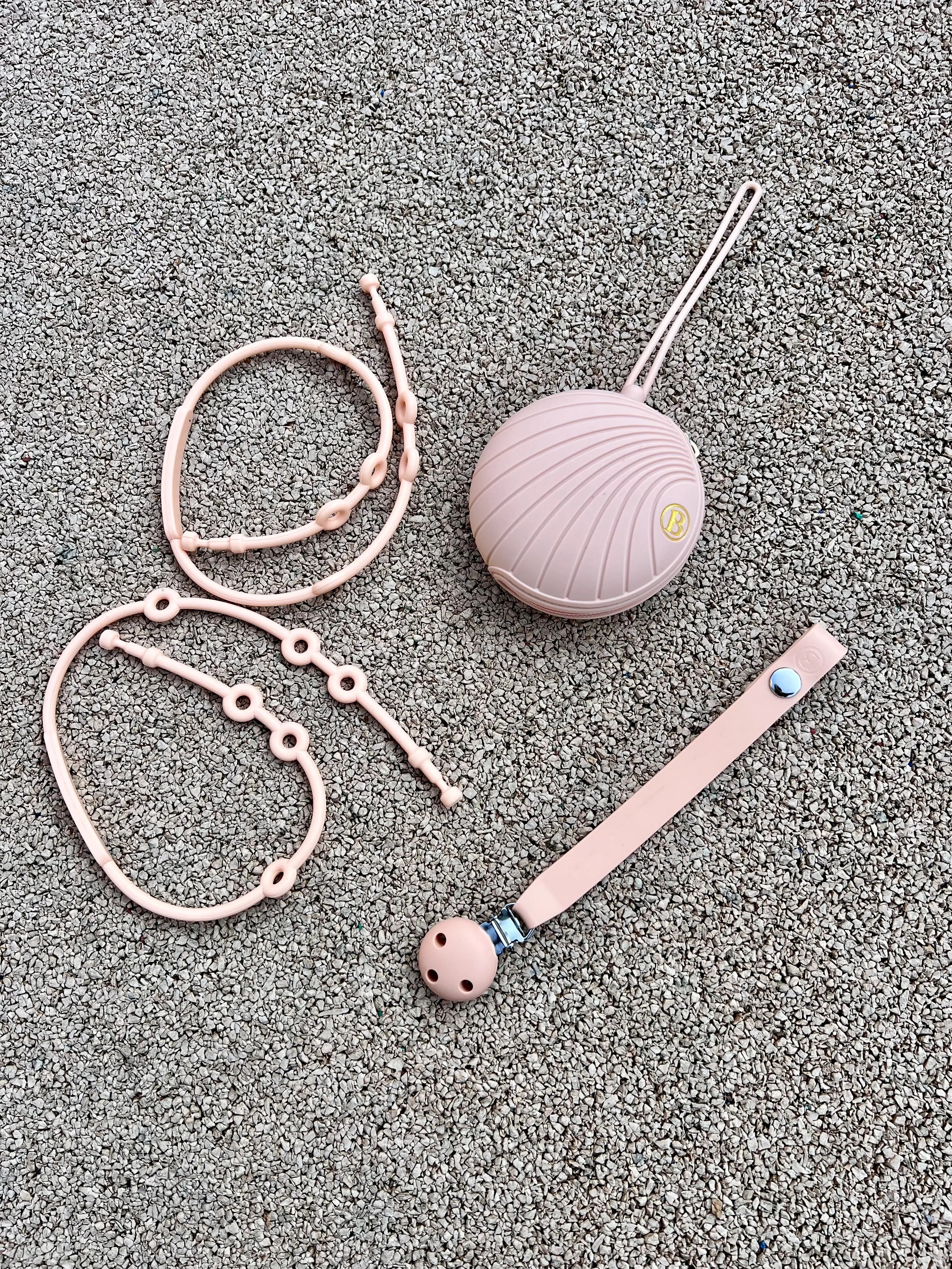 Pack Poussette Classic Rose Bim Bam Bloom, attache doudou pour poussette Lovie Link, attache-tétine et boîte à tétine rose en silicone avec logo doré
